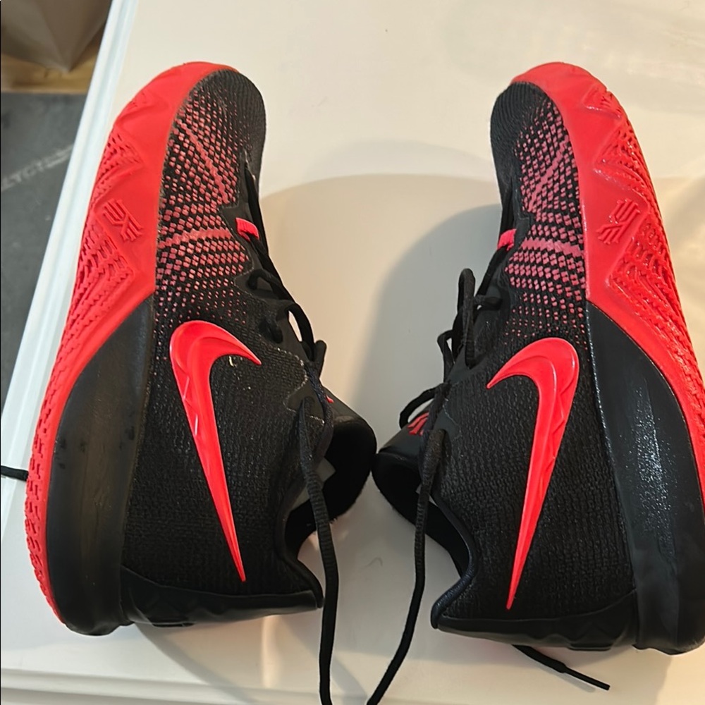 Nike Black and Red Athletic Shoes - Picture 5 of 10